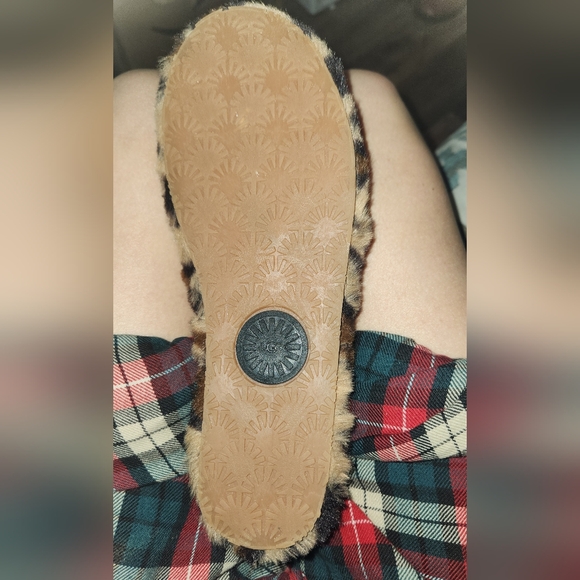 Authentic UGG "FLUFF YEAH" Tan And Bown Leopard Fuzzy Slides - Picture 5 of 8